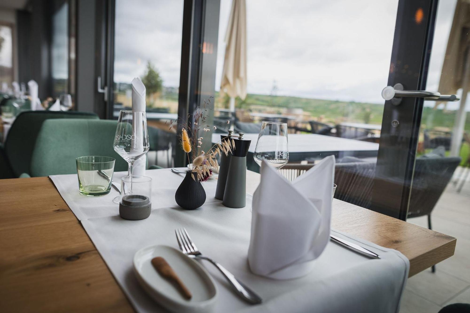 Mommenheim Weinzuhause Hotel-Restaurant-Vinothek מראה חיצוני תמונה